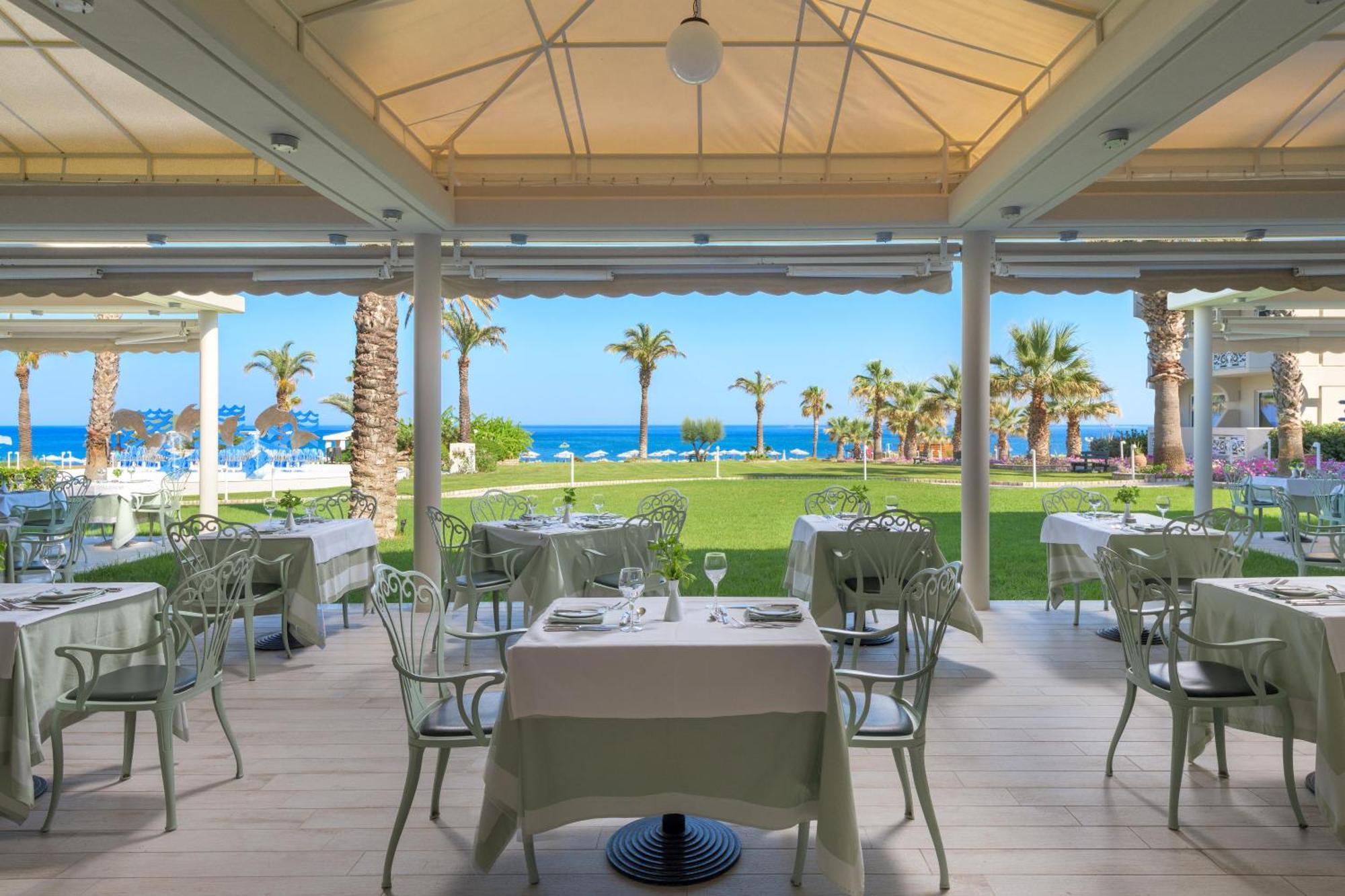 فندق رودوس بالاديوم ليجر آند ويلنيس Kallithéa المظهر الخارجي الصورة The restaurant at the hotel