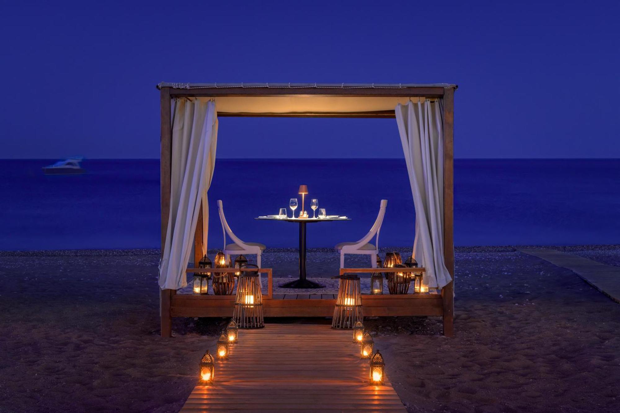 فندق رودوس بالاديوم ليجر آند ويلنيس Kallithéa المظهر الخارجي الصورة Beachfront dining at the resort