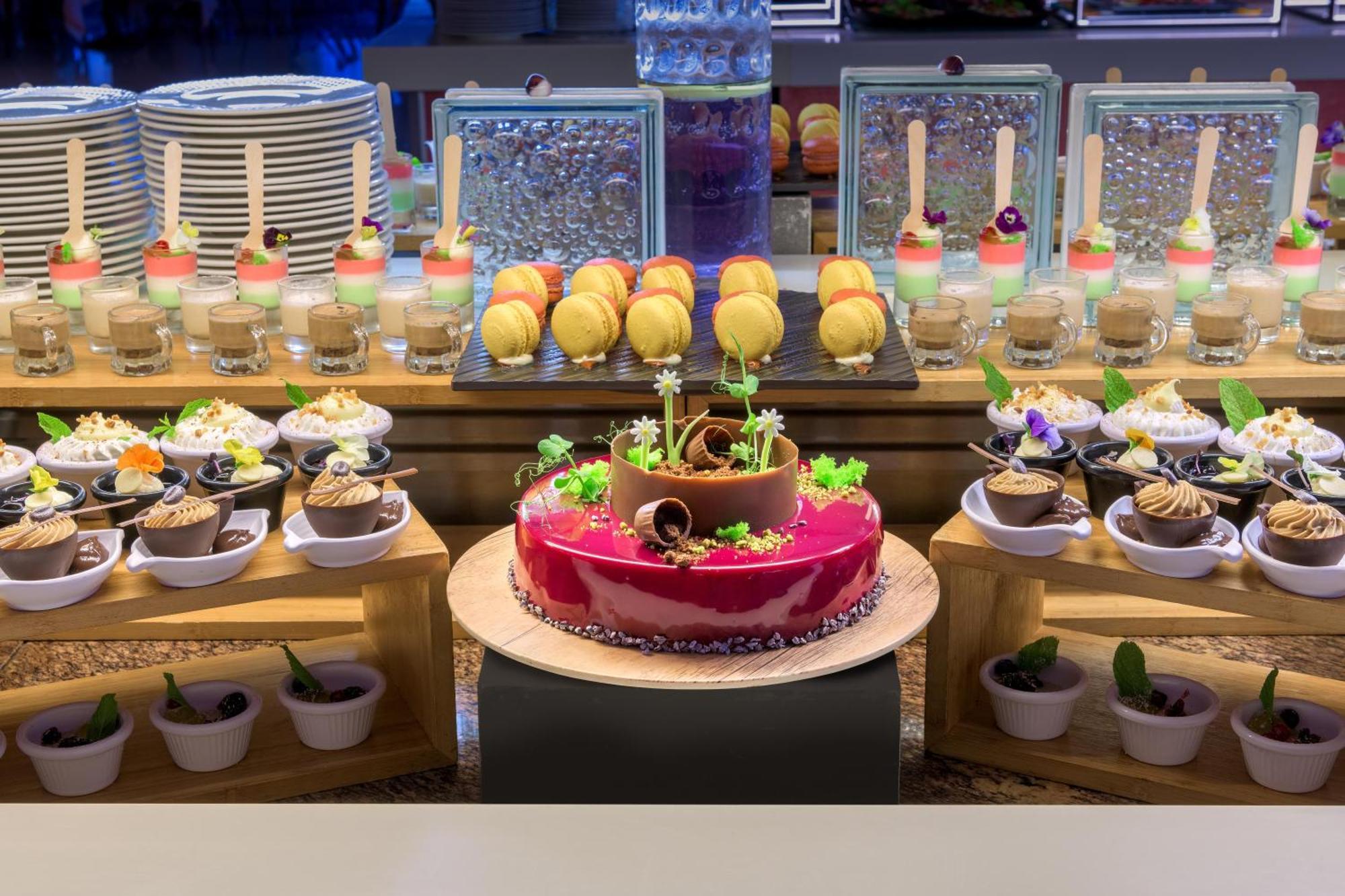 فندق رودوس بالاديوم ليجر آند ويلنيس Kallithéa المظهر الخارجي الصورة A dessert buffet