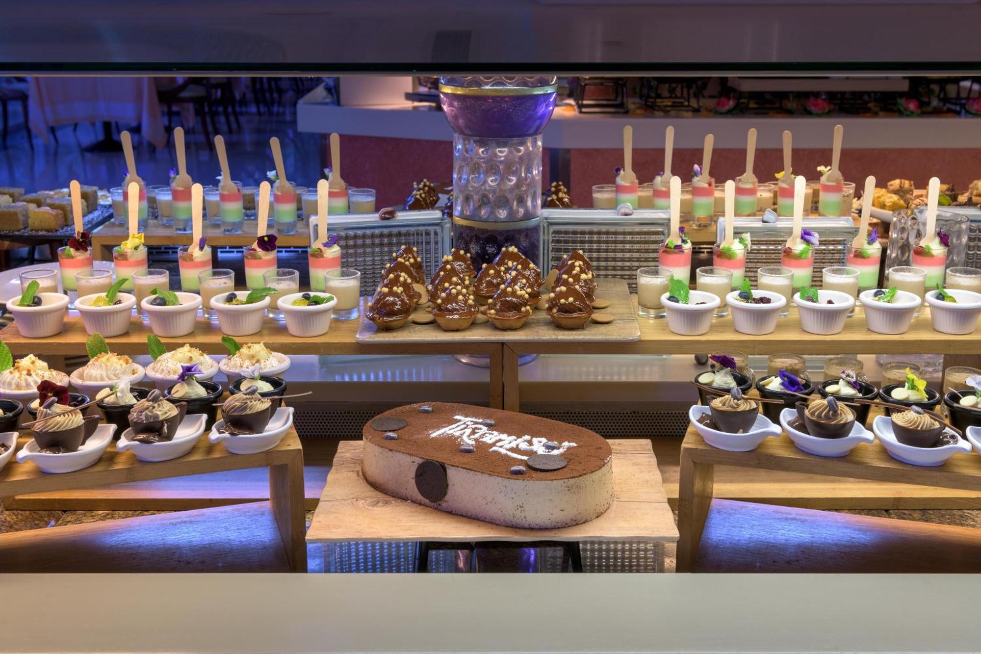 فندق رودوس بالاديوم ليجر آند ويلنيس Kallithéa المظهر الخارجي الصورة A dessert buffet